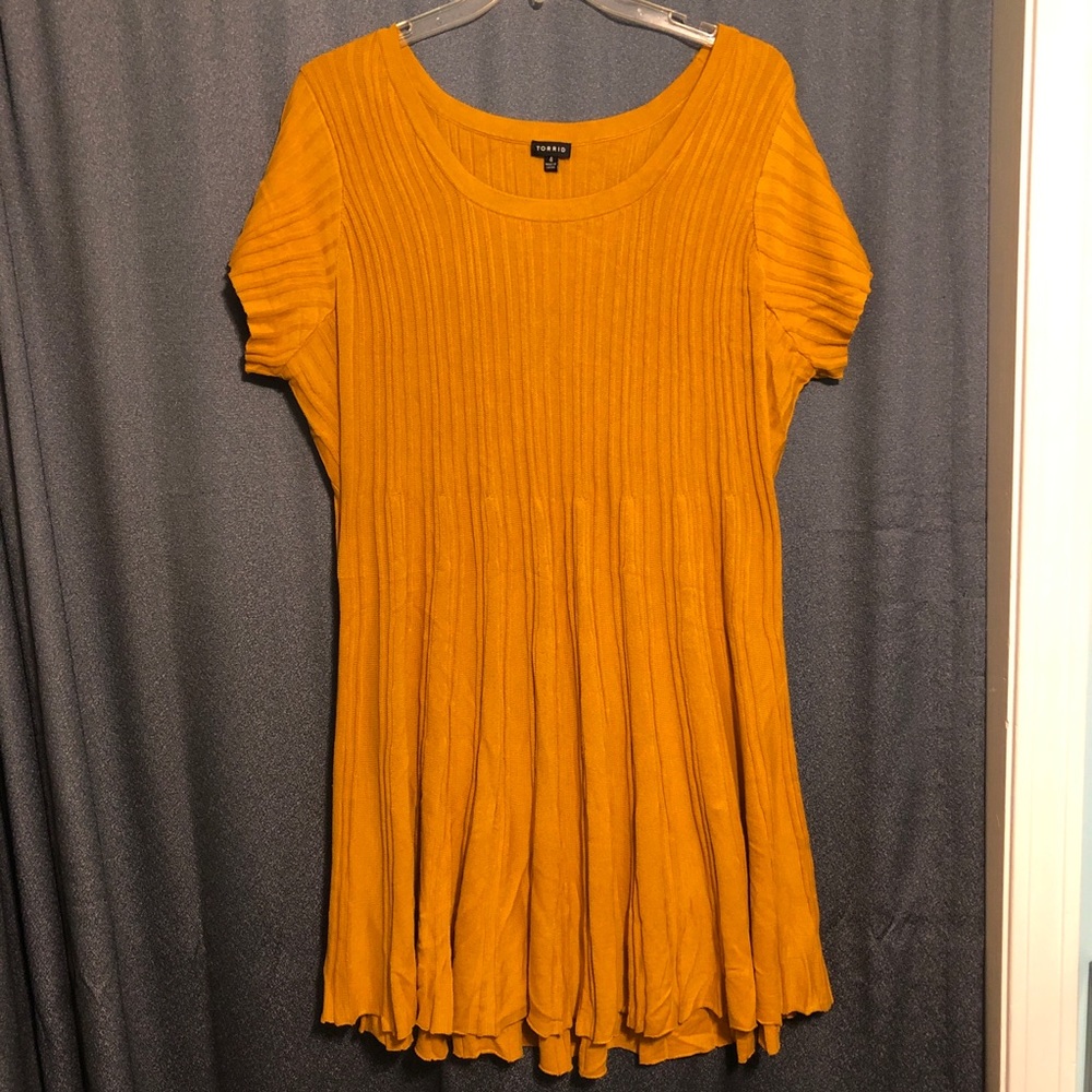 Torrid Size 4 Mustard Yellow Ribbed Knee-Length Dress with Pleated Bottom